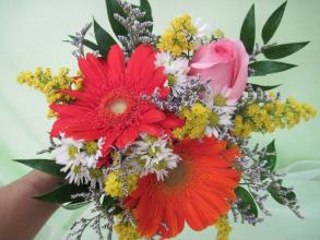 GERBERA AND ROSE BOUQUET